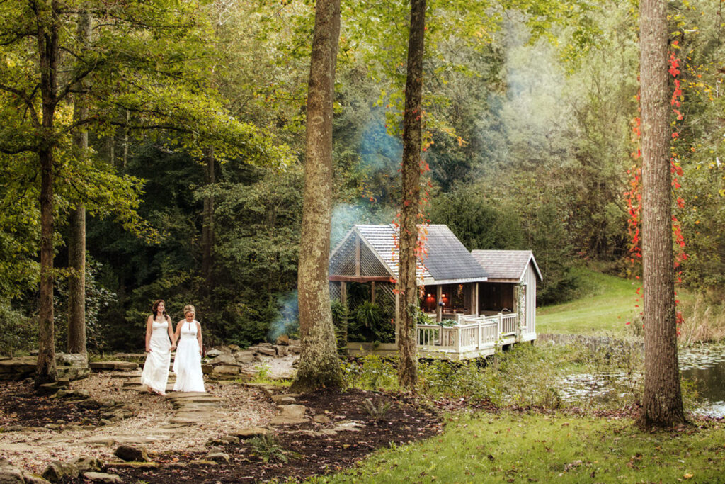 Rainy Day Elopement Wedding Ideas Tips Hocking Hills Ohio Midwest Elizabeth Nihiser Photography