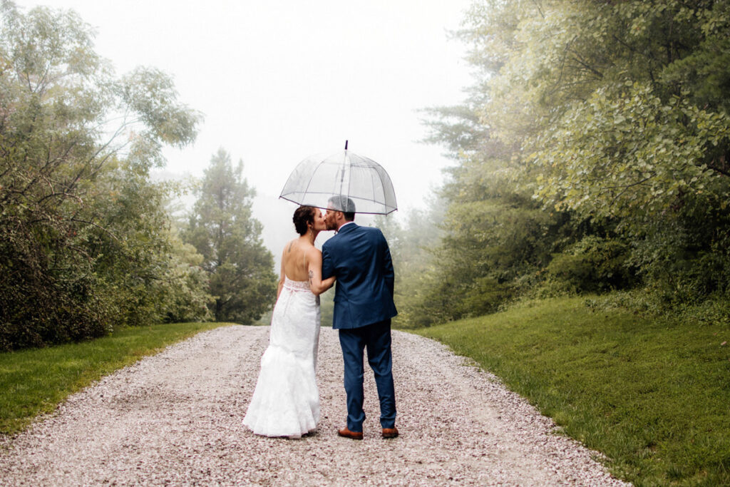 Rainy Day Elopement Wedding Ideas Tips Hocking Hills Ohio Midwest Elizabeth Nihiser Photography