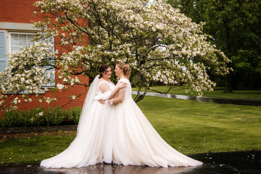 Rainy Day Elopement Wedding Ideas Tips Hocking Hills Ohio Midwest Elizabeth Nihiser Photography