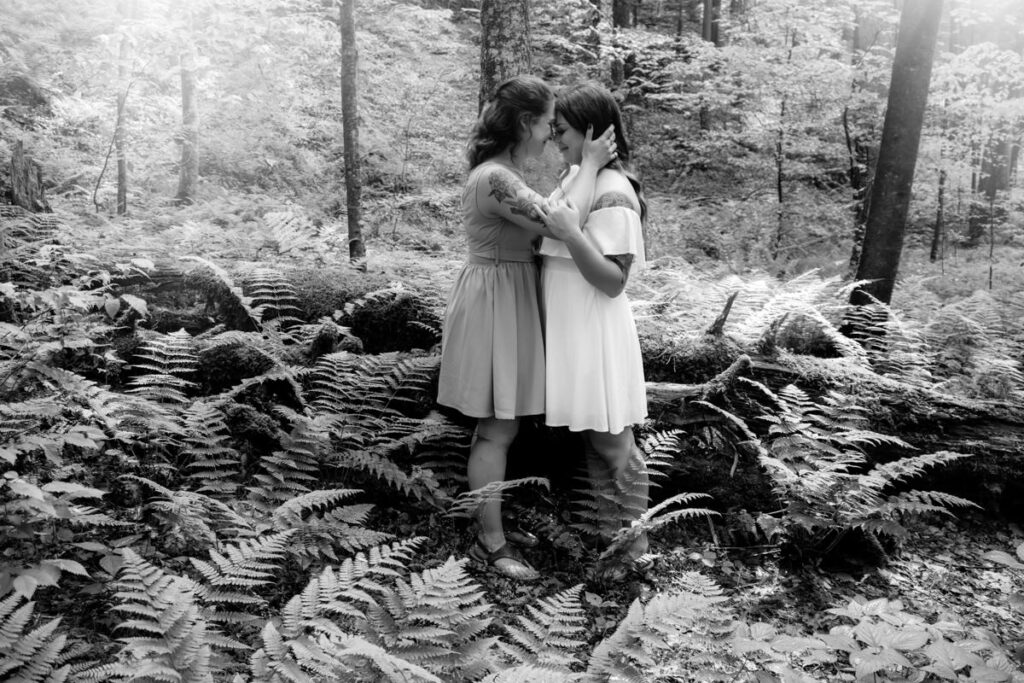 Hocking Hills Treehouse Surprise Proposal Engagement Hot Tub Boudoir