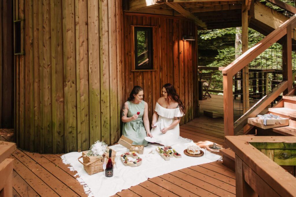 Hocking Hills Treehouse Surprise Proposal Engagement Hot Tub Boudoir