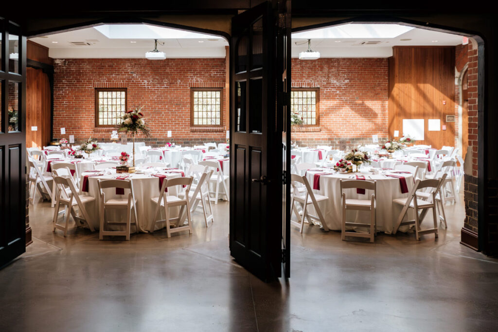 Jeffrey Mansion Dark Romantic Intimate October Fall Autumn Wedding in Columbus, Ohio Elizabeth Nihiser Photography Photographer reception