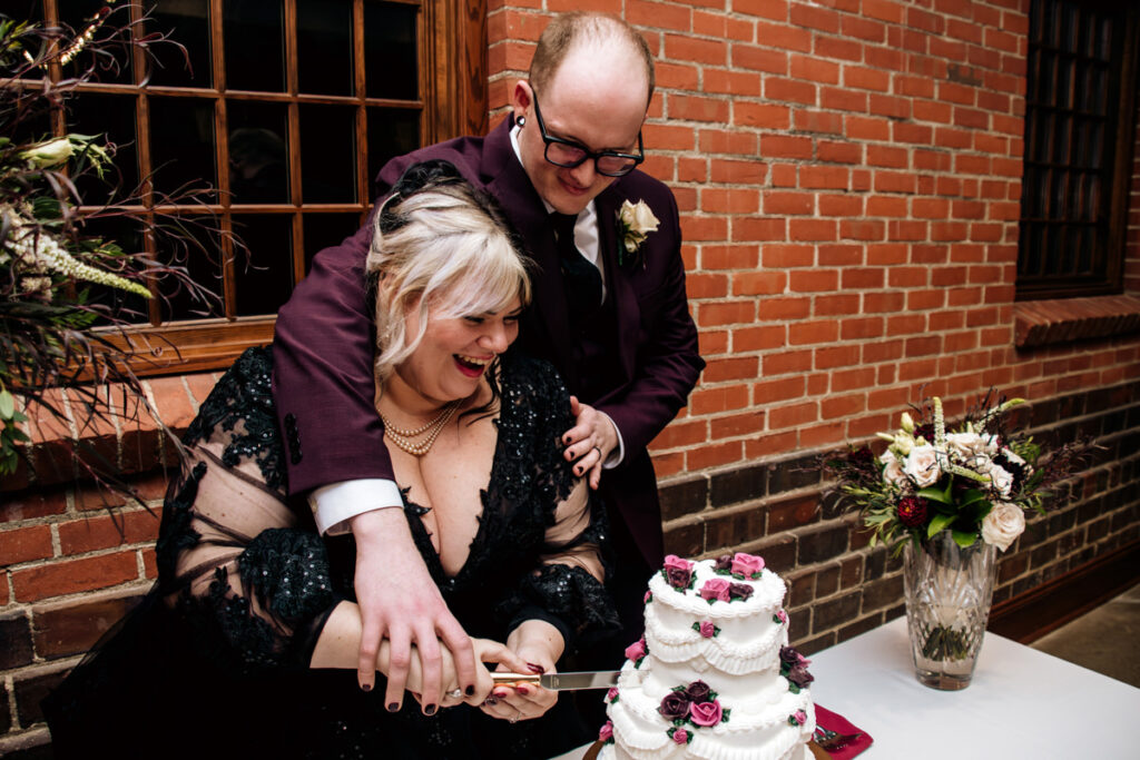 Jeffrey Mansion Dark Romantic Intimate October Fall Autumn Wedding in Columbus, Ohio Elizabeth Nihiser Photography Photographer reception