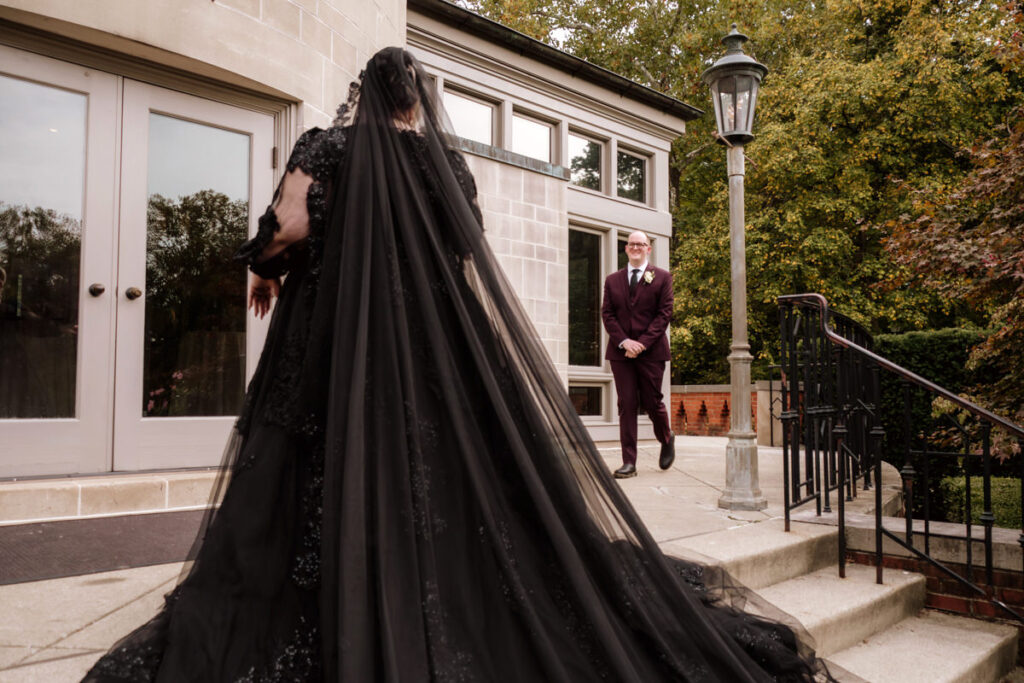 Jeffrey Mansion Dark Romantic Intimate October Fall Autumn Wedding in Columbus, Ohio Elizabeth Nihiser Photography Photographer