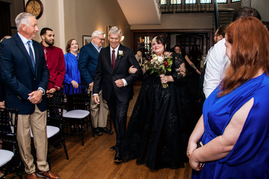 Jeffrey Mansion Dark Romantic Intimate October Fall Autumn Wedding in Columbus, Ohio Elizabeth Nihiser Photography Photographer