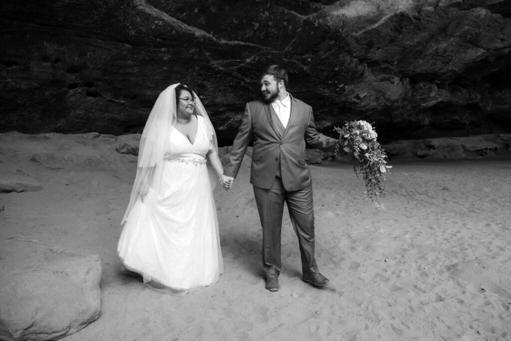 rainy ash cave Conkles Hollow hocking hills ohio wedding elopement