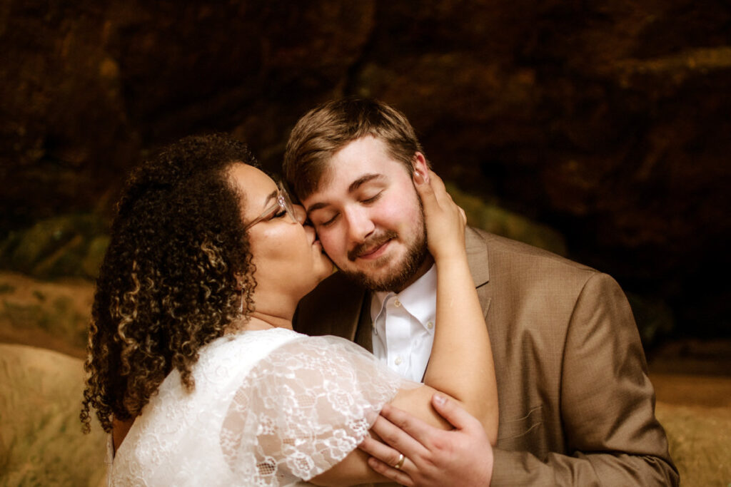 rainy ash cave Conkles Hollow hocking hills ohio wedding elopement