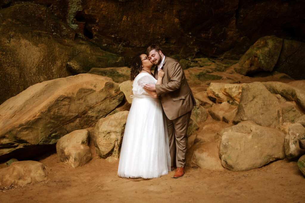 rainy ash cave Conkles Hollow hocking hills ohio wedding elopement