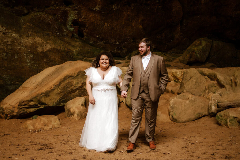 rainy ash cave Conkles Hollow hocking hills ohio wedding elopement