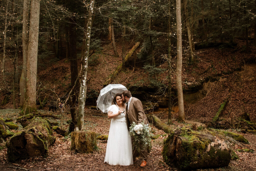 rainy ash cave Conkles Hollow hocking hills ohio wedding elopement