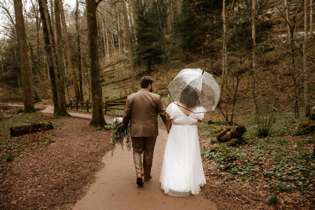 rainy ash cave Conkles Hollow hocking hills ohio wedding elopement