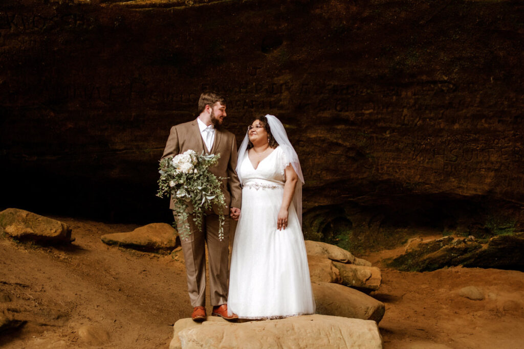 rainy ash cave Conkles Hollow hocking hills ohio wedding elopement