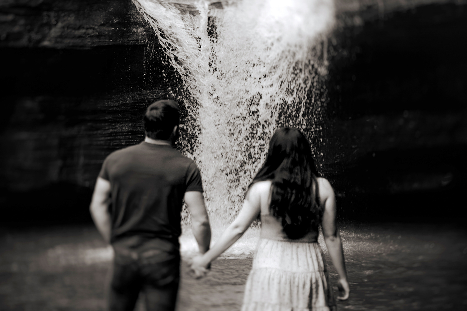 Ohio Engagement Photographer Elizabeth Nihiser Photography Best Top 10 World Midwest Great Nature waterfall cedar falls black and white artistic film bokeh tilt shift