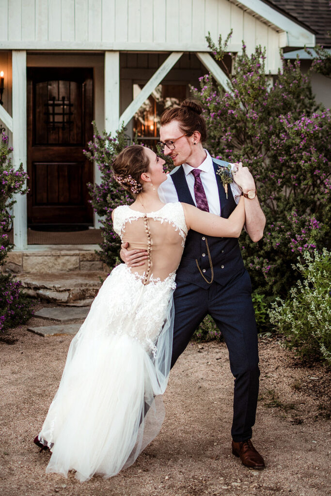 Texas Blum Stonebridge Wedding Venue Live Oak Tree Ceremony Hot Summer Ireland Irish Travel Destination Elizabeth Nihiser Wedding Photography