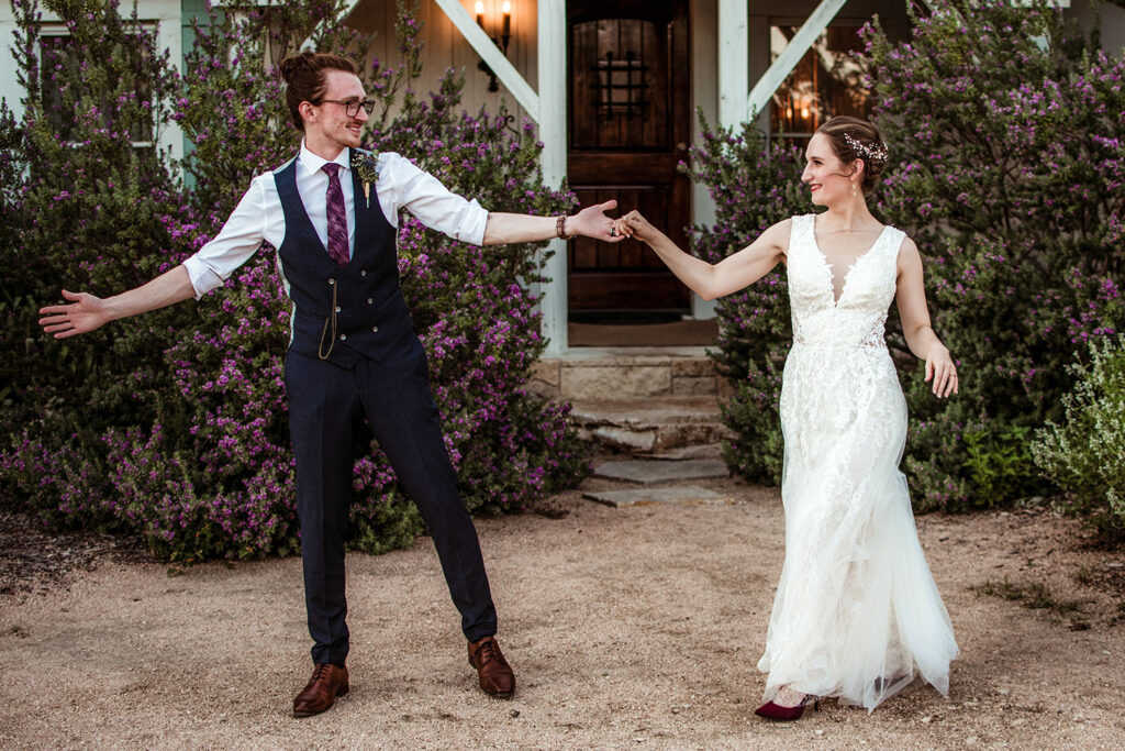 Texas Blum Stonebridge Wedding Venue Live Oak Tree Ceremony Hot Summer Ireland Irish Travel Destination Elizabeth Nihiser Wedding Photography