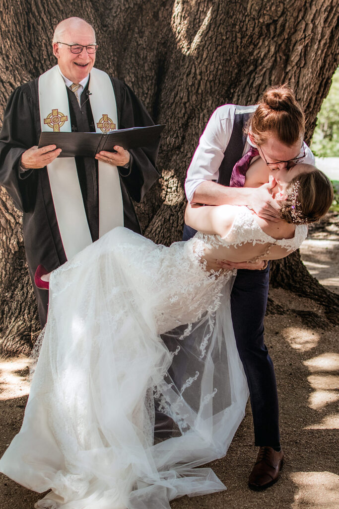 Texas Blum Stonebridge Wedding Venue Live Oak Tree Ceremony Hot Summer Ireland Irish Travel Destination Elizabeth Nihiser Wedding Photography